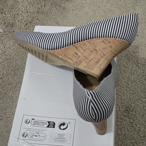 Rialto Corked Wedge Heels - Picture 6 of 6